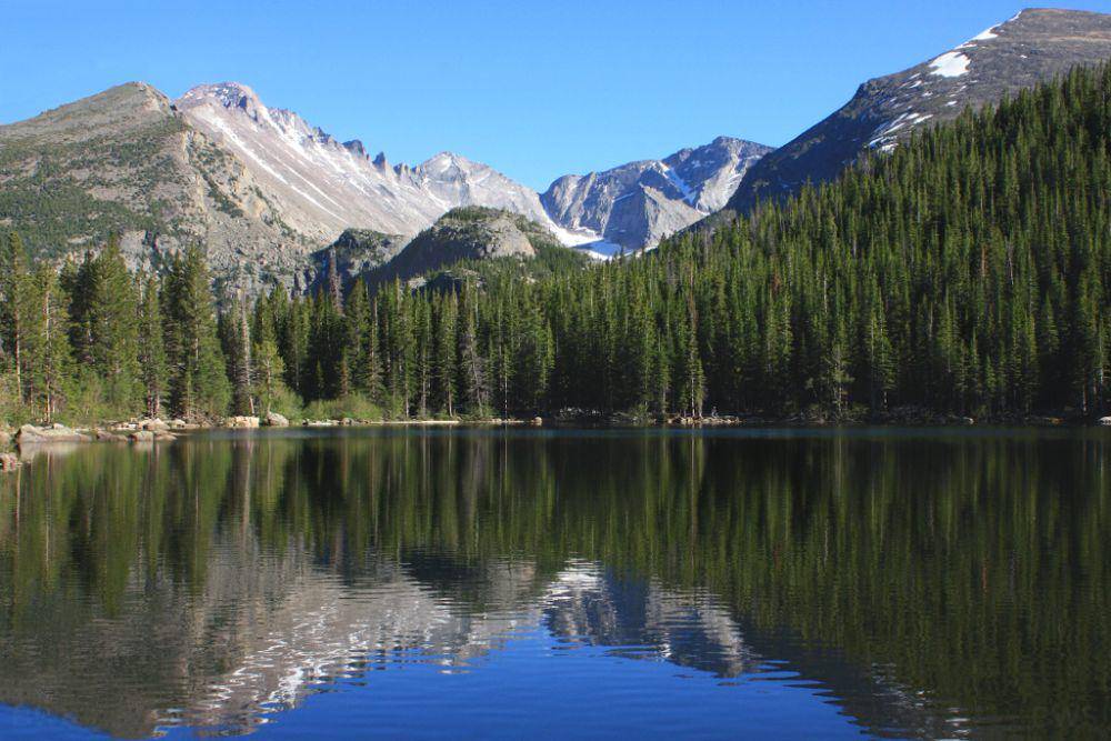 danau indah yang dikenal dengan nama Bear Lake yang berada di Rocky Mountain National Park di wilayah negara bagian Colorado, AS (commons.wikimedia.org/Brian W. Schaller)