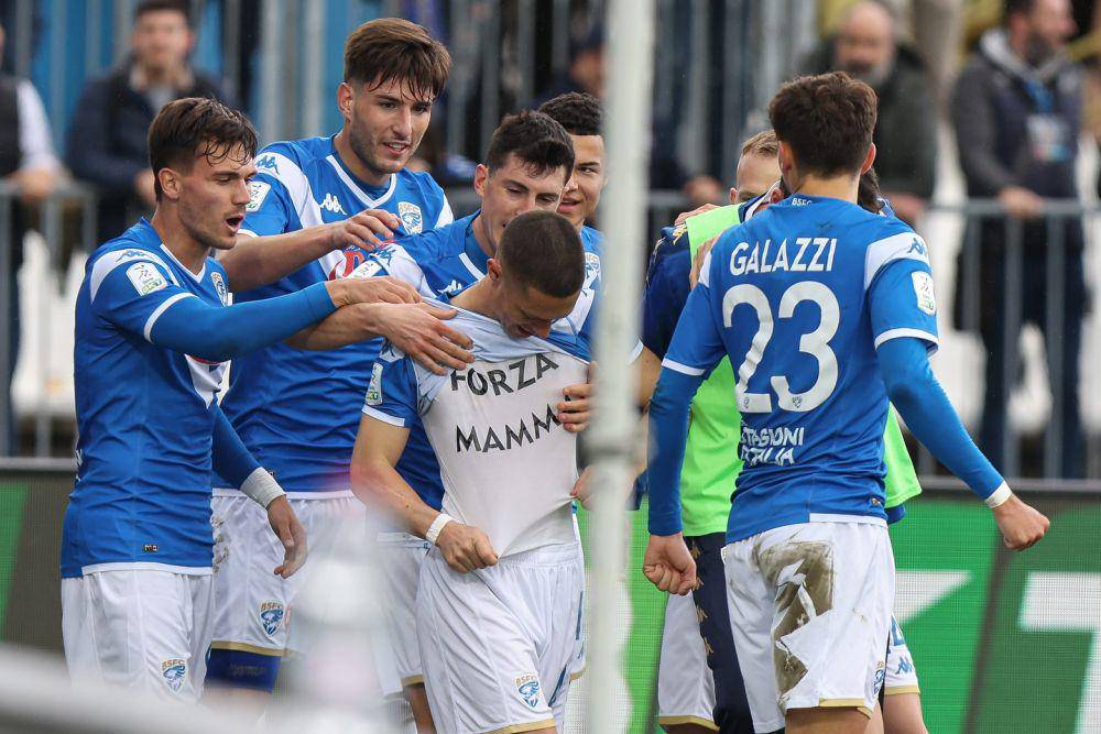 Pemain Brescia saat melakukan selebrasi gol. (instagram.com/brescia_calcio)
