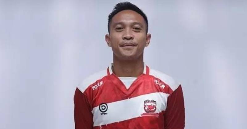 Muhammad Tahir Madura United (https://www.popmama.com/community/groups/life/random-chat/profil-dan-biodata-m-tahir-mantan-pemain-psbs-biak)