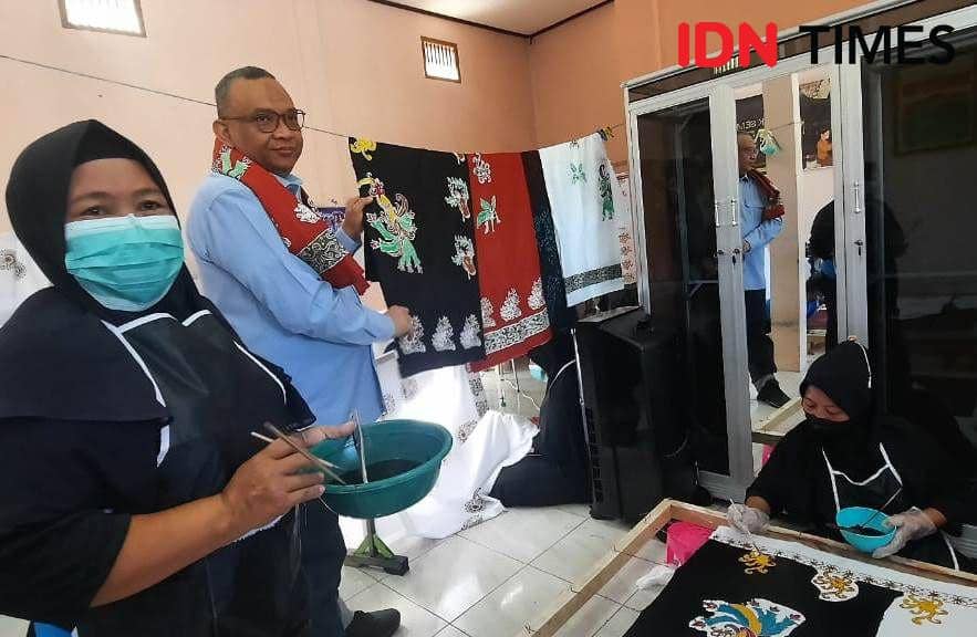 Kunjungi Galeri Batik Semoi Nusantara di PPU, Wamenaker: Luar Biasa!