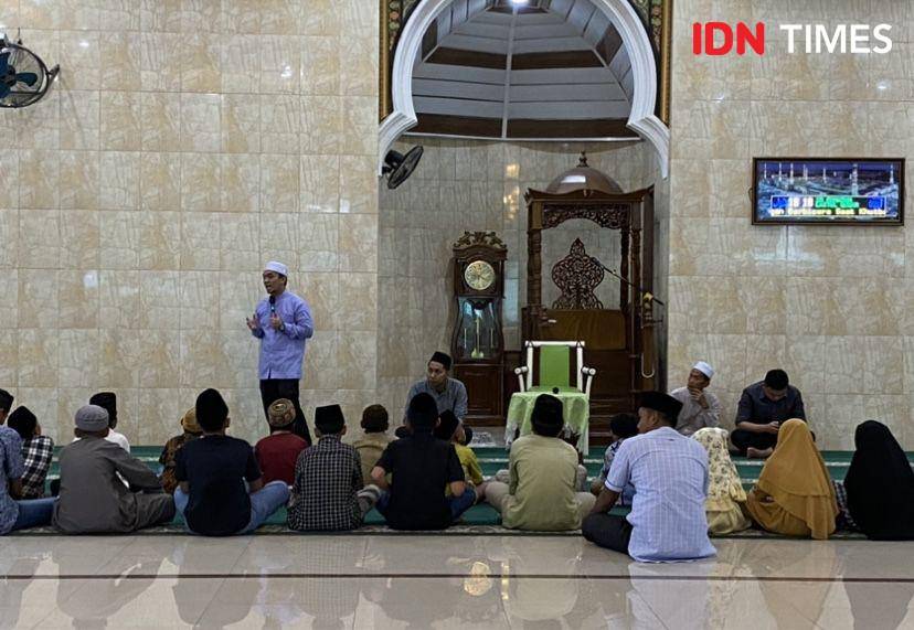 Grand Inna Medan menggelar buka puasa bersama dengan anak yatim sekaligus peringati HUT ke-48 tahun (IDN Times/Indah Permata Sari)