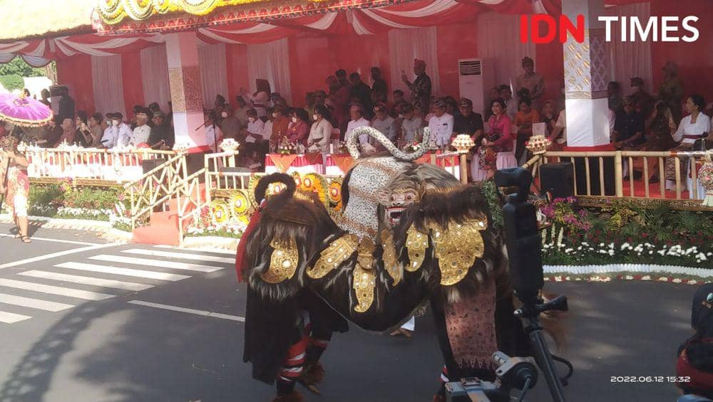 Ilustrasi tarian Bali (IDN Times/Ayu Afria)