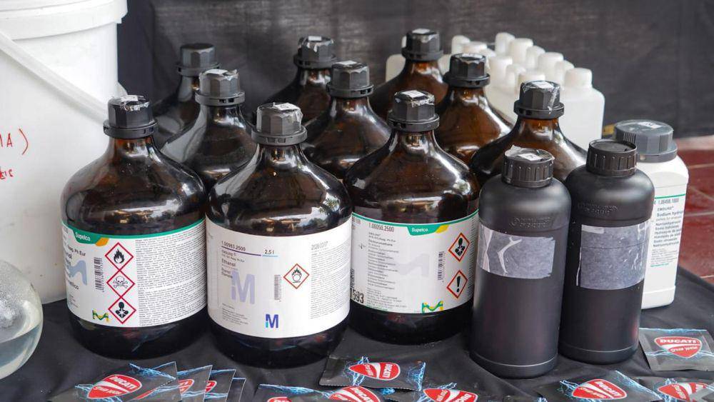 Cairan amonium fuel dijadikan bahan baku pembuatan happy water dan sabu. (IDN Times/Dok Humas Polda Jateng)