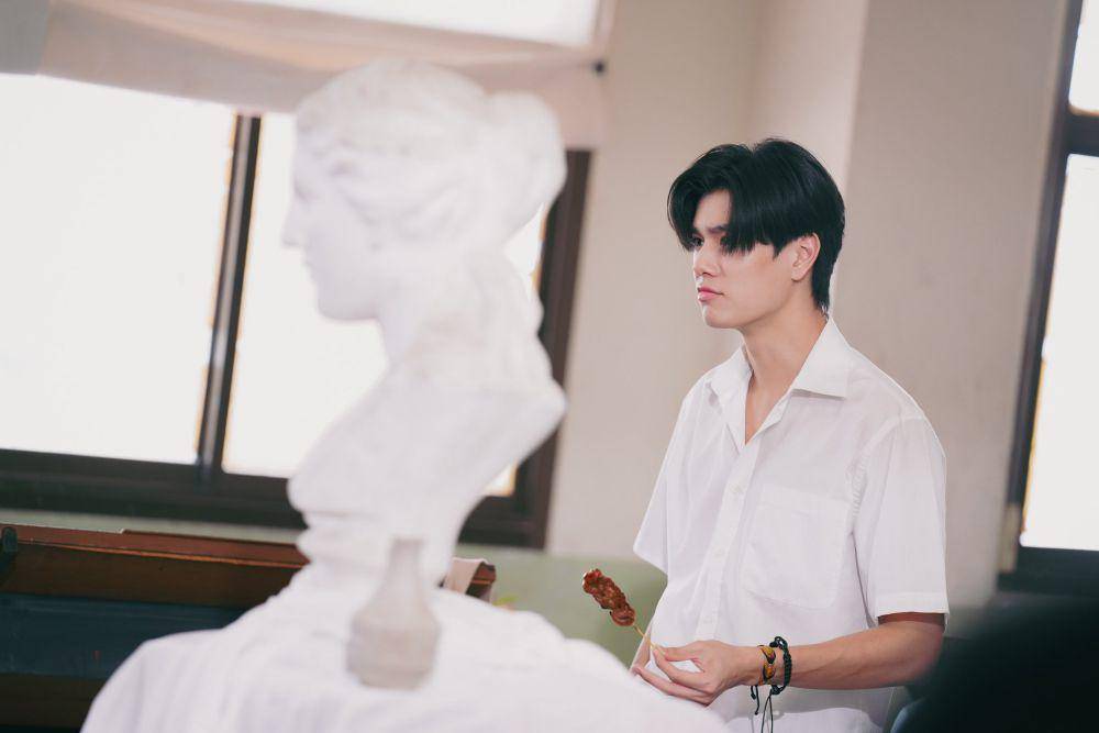 potret Phuwin Tangsakyuen di drama We Are (dok. GMMTV/We Are)