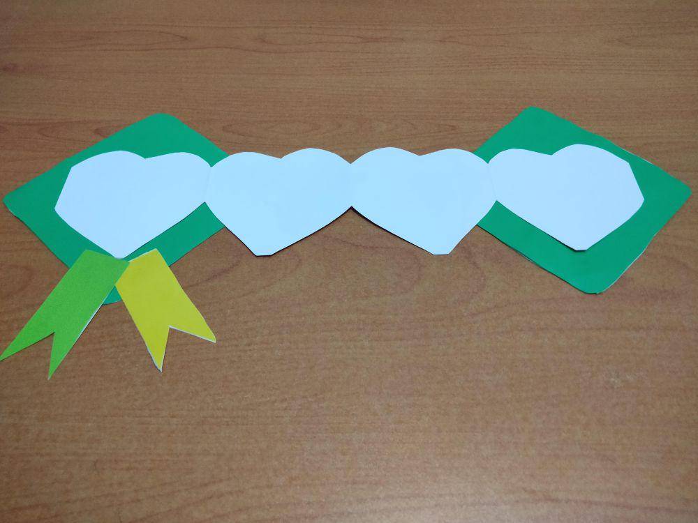 ilustrasi proses pembuatan kartu ucapan dari kertas origami (dok.pribadi/Adelbertha Eva Y)