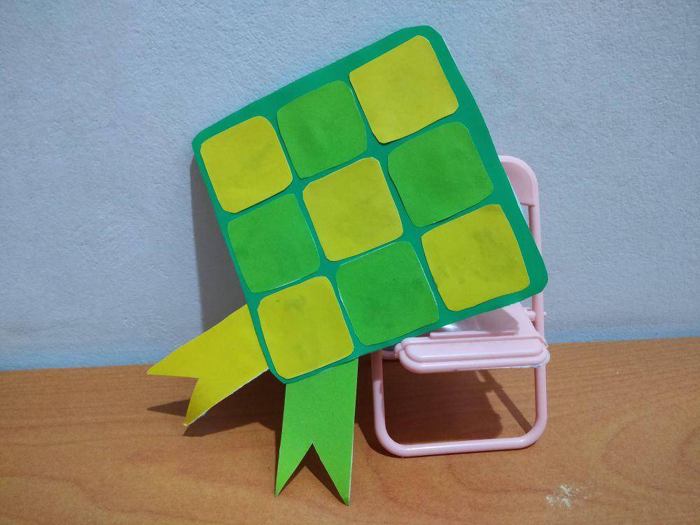 ilustrasi kreasi kertas origami berbentuk ketupat (dok.pribadi/Adelbertha Eva Y)