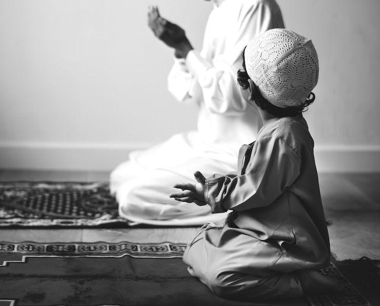 5 Tips agar Anak Balita Gak Rewel saat Salat Idul Fitri