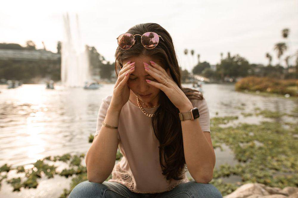 ilustrasi mencium aroma menyengat (pexels.com/RDNE Stock project)