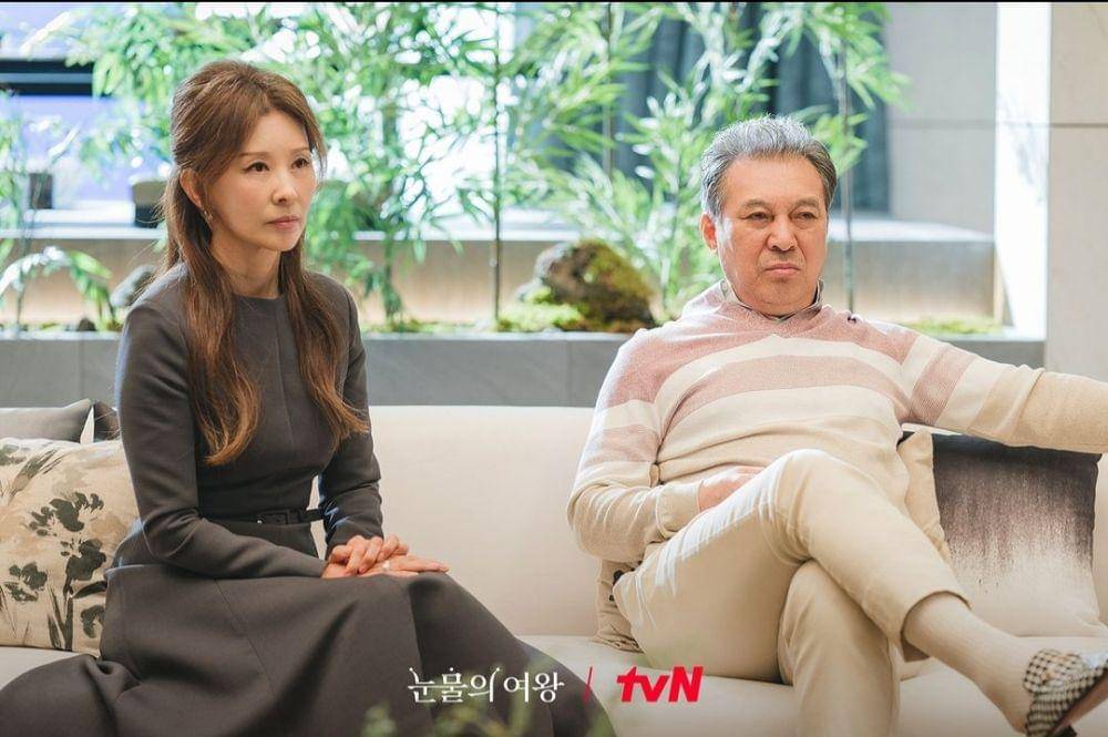 Lee Mi Sook dan Kim Kap Soo di Queen of Tears (instagram.com/tvn_drama)