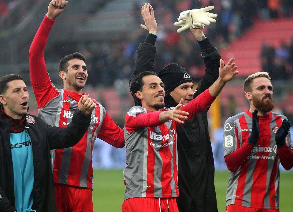 Pemain US Cremonese saat merayakan kemenangan. (instagram.com/uscremonese)