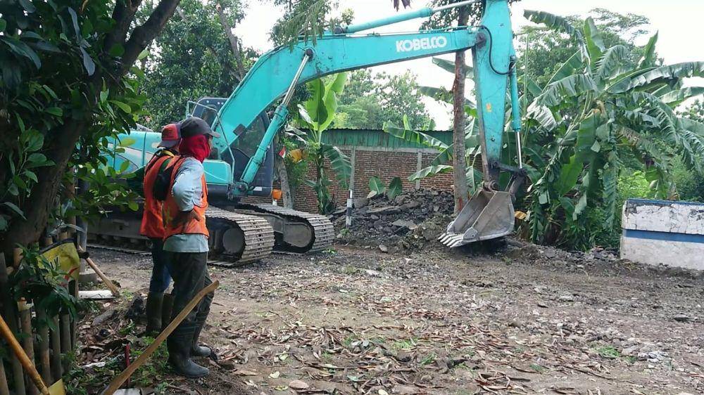 Perbaikan jembatan Bungur di Tulungagung dikebut pengerjaannya. IDN Times/ Bramanta Pamungkas