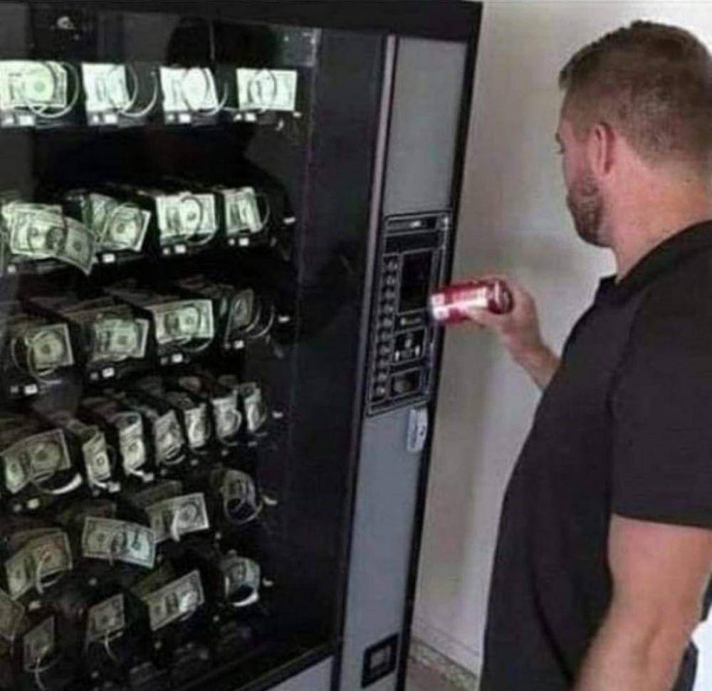 potret hal kocak terjadi di sekitar vending machine (reddit.com/user/Allstarhit)