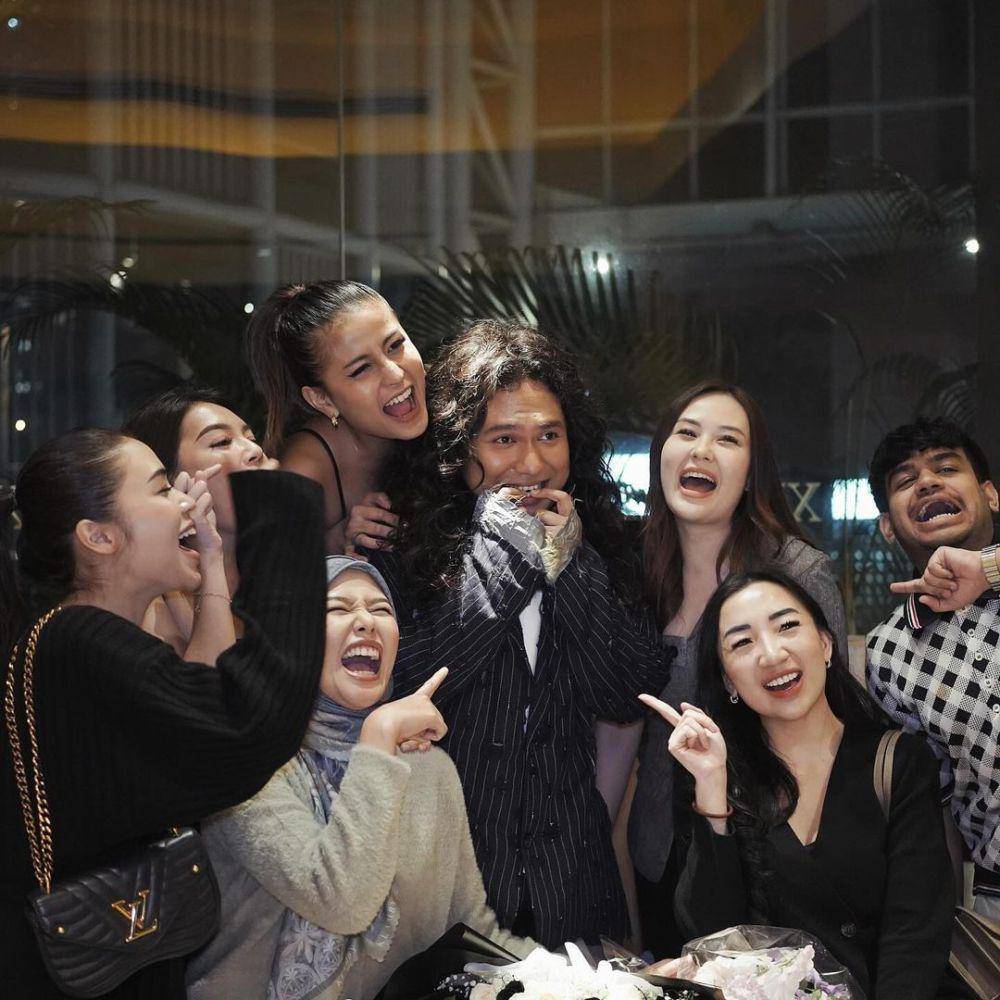 potret Keanu di gala premiere film Dua Hati Biru (instagram.com/keanuagl)
