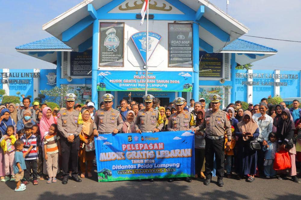 Pelepasan mudik gratis 2024 oleh Ditlantas Polda Lampung. (Dok. Polda Lampung).