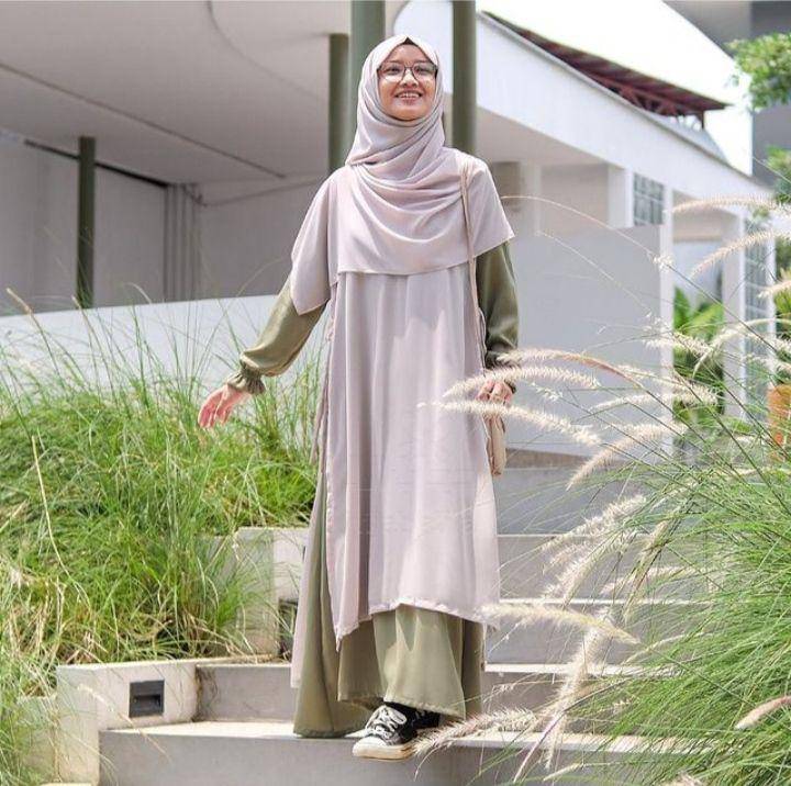 ilustrasi gamis kombinasi (instagram.com/@kataloghijabalila)