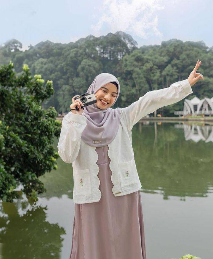 ilustrasi outer vintage (instagram.com/@jilbrave.official)