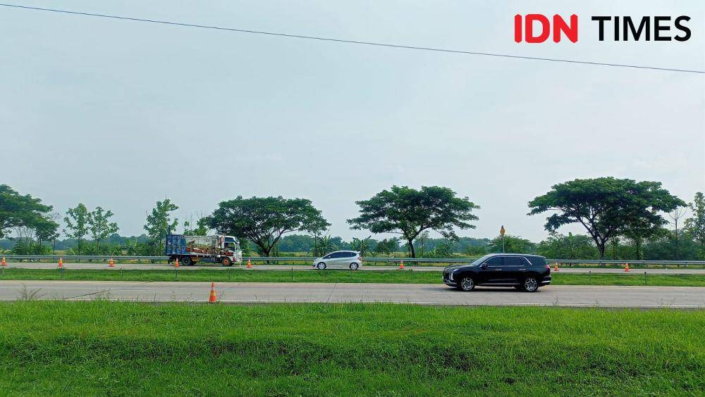Inin Nastain IDN Times/ kendaran dari arah Jakarta (putih) melintas di lajur Contra Flow