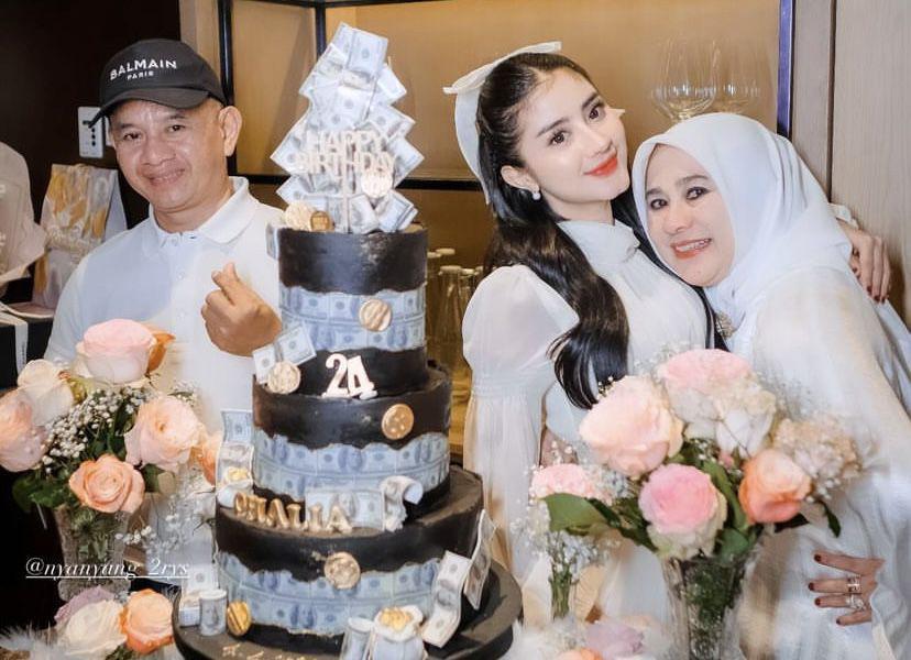 8 Potret Perayaan Ulang Tahun Ke-24 Ghea Youbi, Seru Bareng Keluarga