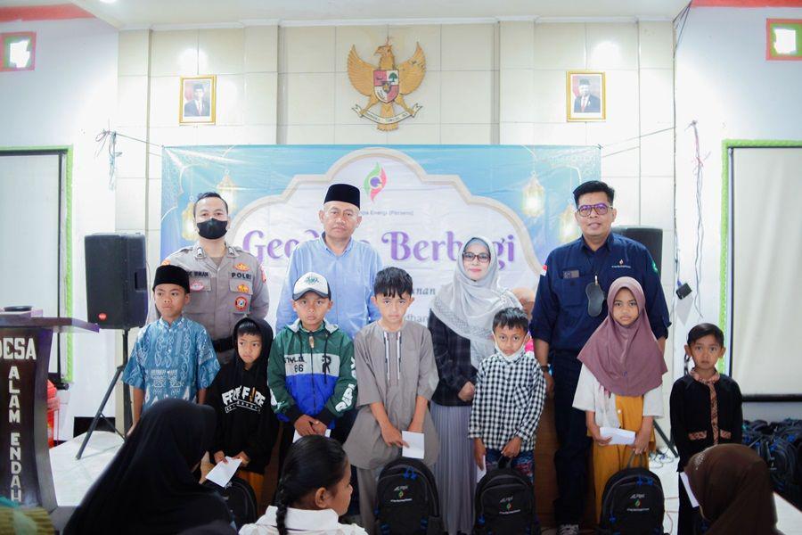 GeoDipa Bagikan Ribuan Paket Sembako untuk Yatim Piatu di Tiga Desa