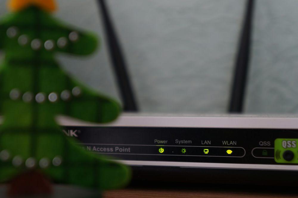 WiFi atau router (unsplash.com/Misha Feshchak)