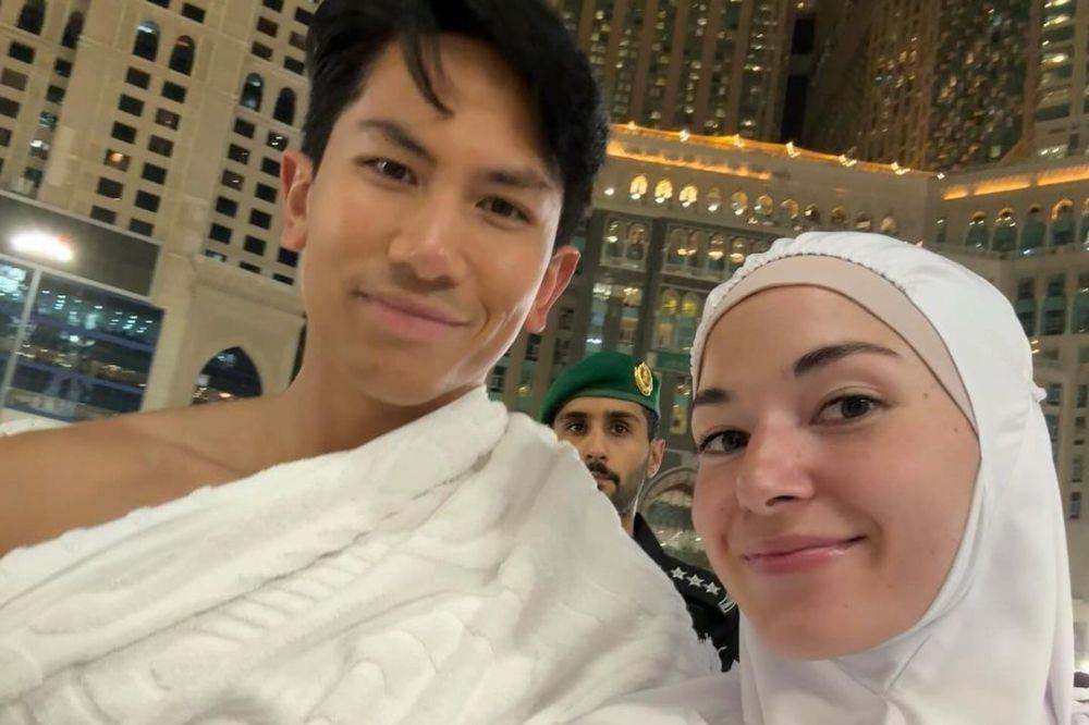 6 Momen Pangeran Mateen Umrah Bareng Anisha Rosnah, Curi Perhatian!