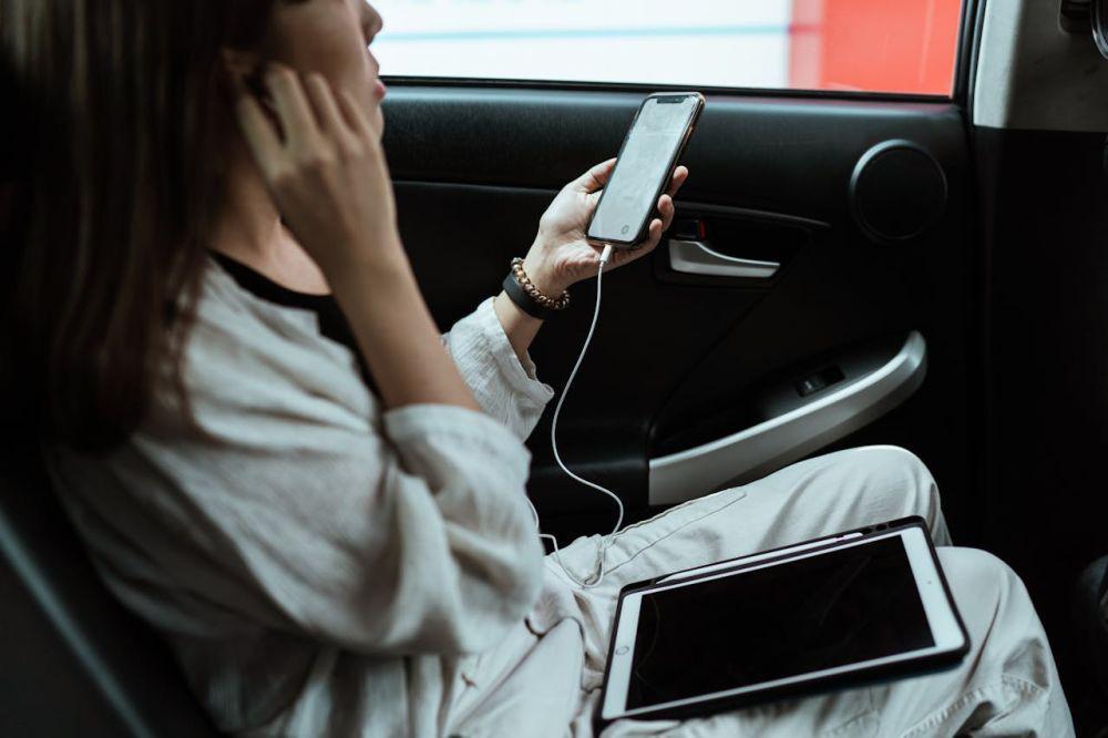 Kenapa Earphone Noise Cancelling Bikin Telinga Sakit?