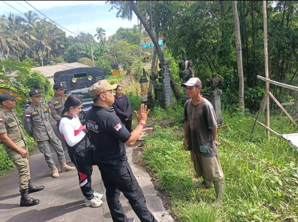 Satpol PP Klungkung hentikan pembangunan villa tidak berizin di Desa Timuhun. (Dok. IDN Times/Satpol PP Klungkung)