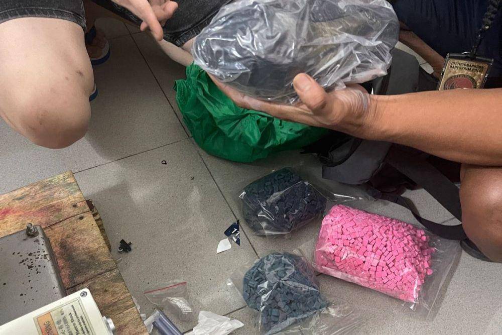 Bareskrim bongkar pabrik rumahan ekstasi di Perumahan Taman Sunter Agung, Tanjung Priok, Jakarta Utara. (dok. Dittipidnarkoba)