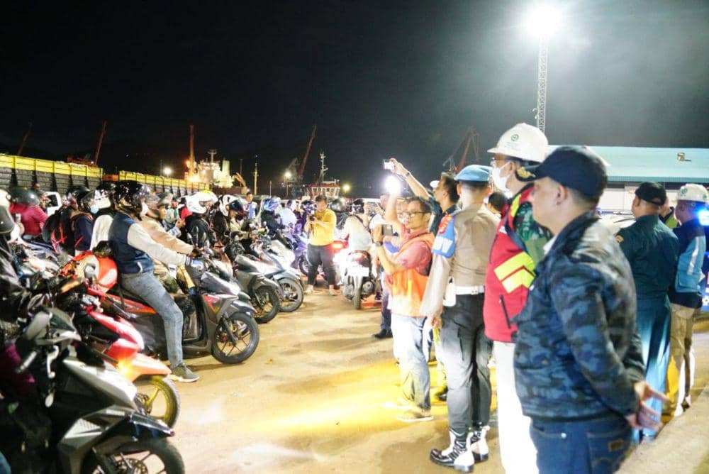 Pemudik roda dua di Pelabuhan Panjang Lampung angleb 2024. (Dok. Pelindo Regional 2 Panjang Lampung)