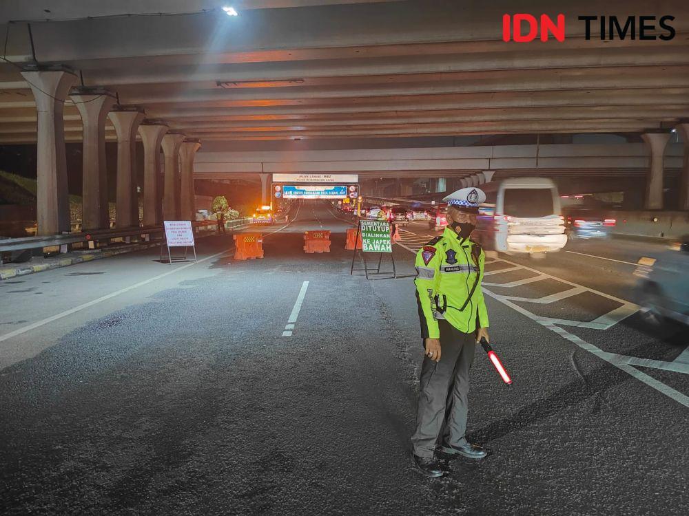 Padat Kendaraan, Tol Layang MBZ Sempat Ditutup Selama 10 Menit