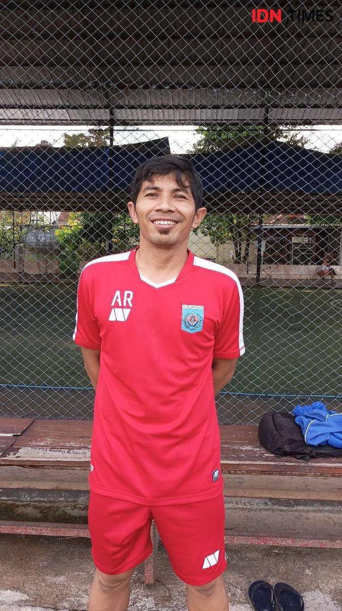 Asisten Pelatih PS Mataram Ahmad Rosidi. (IDN Times/Muhammad Nasir)