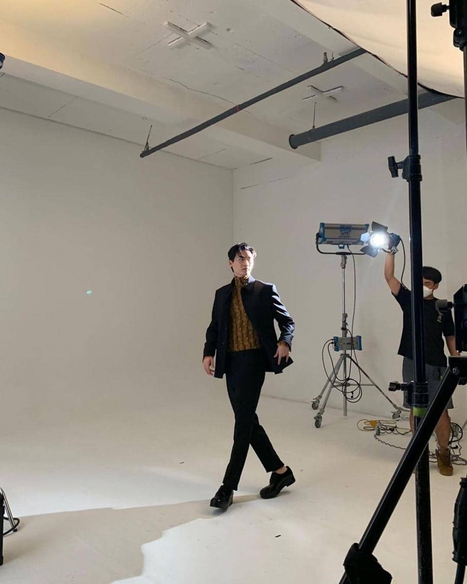 mix and match blazer ala Lee Jong Suk (instagram.com/jongsuk0206)
