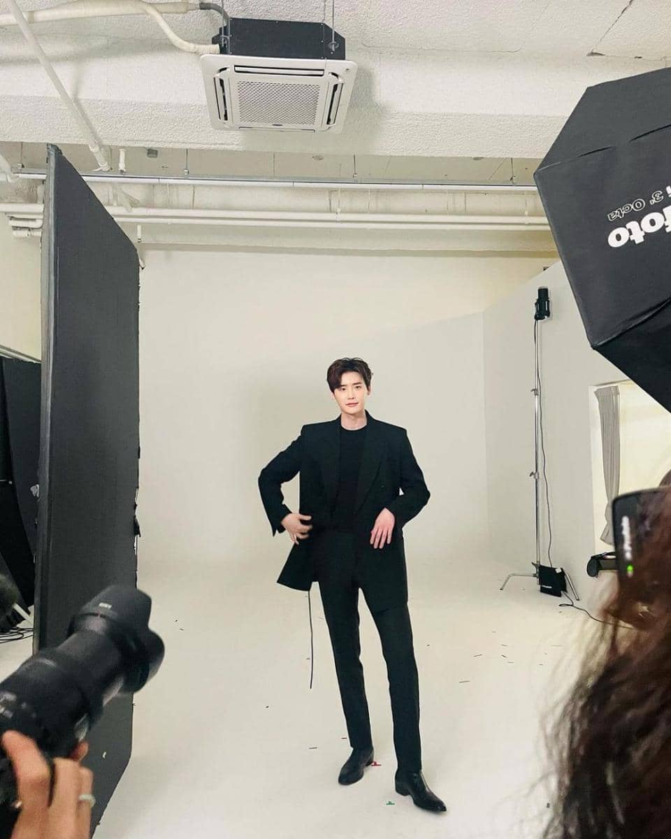 mix and match blazer ala Lee Jong Suk (instagram.com/jongsuk0206)