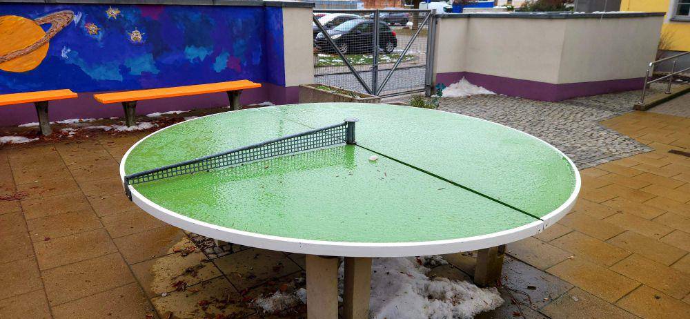 potret bentuk meja tenis paling unik (reddit.com/user/offiry)