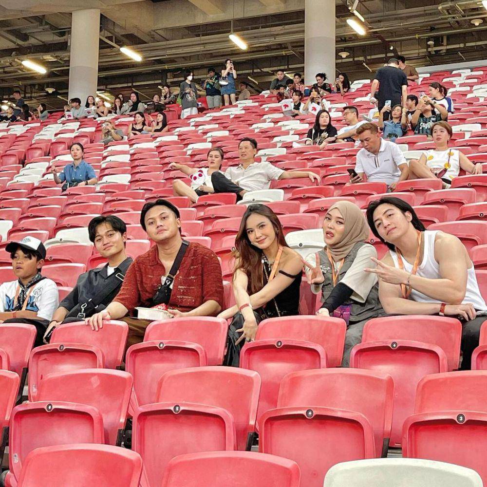 potret Mahalini dan Rizky Febian nonton konser Bruno Mars (instagram.com/putridelinaa)