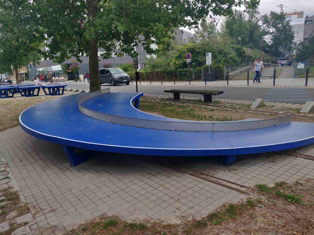 potret bentuk meja tenis paling unik (reddit.com/user/question_everyday)