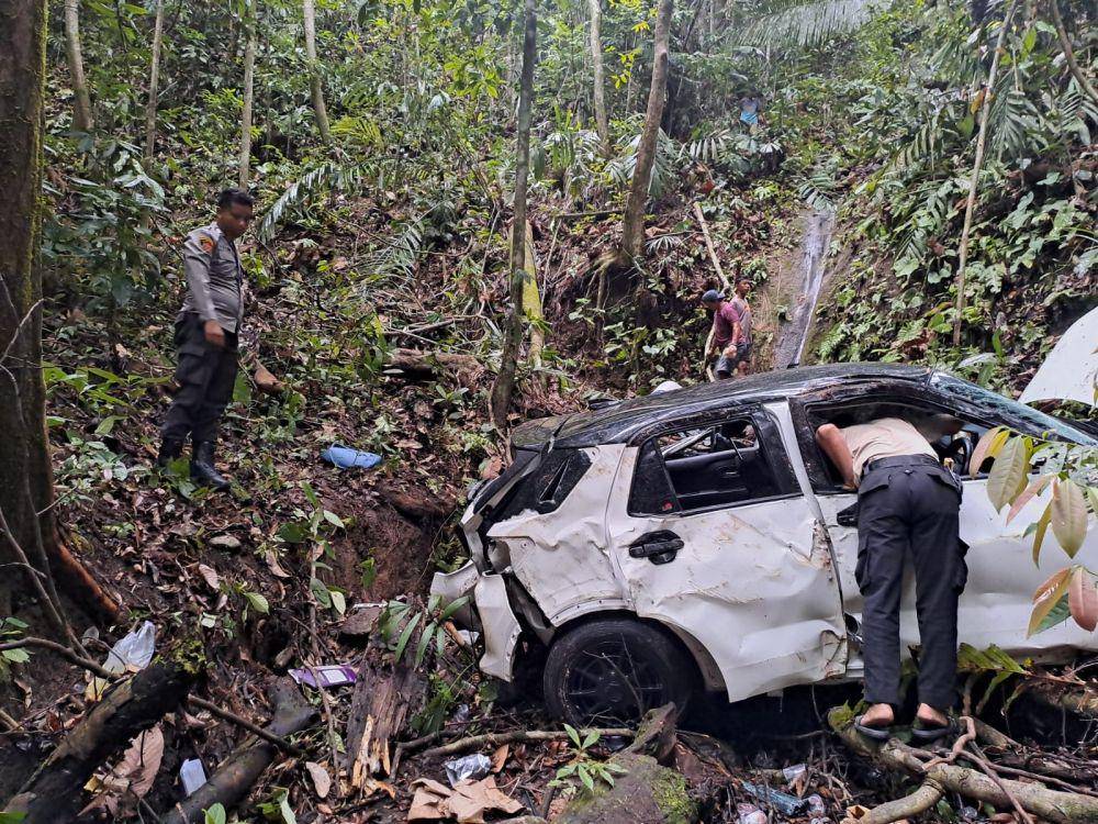Kecelakaan lalu lintas di Pesisir Barat menyebabkan satu orang meninggal (5/4/2024). (IDN Times/Istimewa)