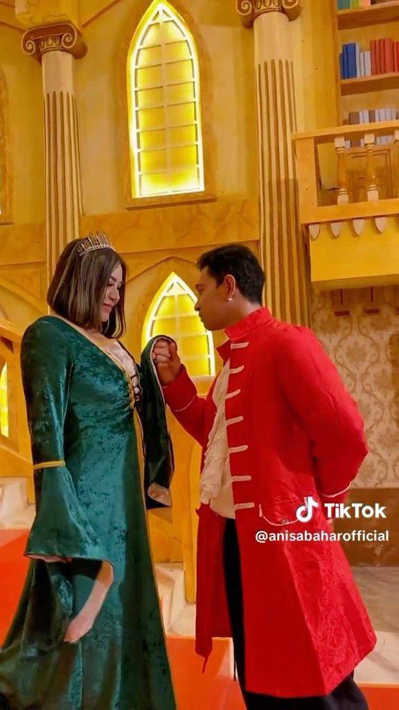 potret mesra Anisa Bahar dan Edwin Bahari (instagram.com/anisa_bahar_new)