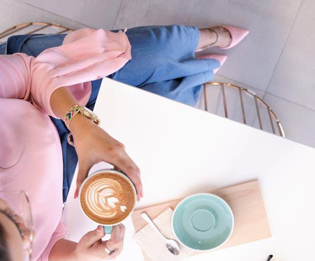 9 Padu Padan Outfit Warna Pink untuk Tampil Lebih Fresh