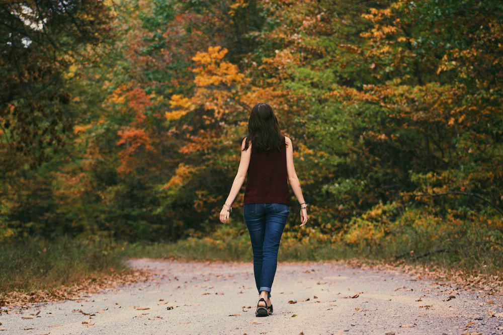 Walking Meditation: Pengertian, Manfaat, dan Tekniknya