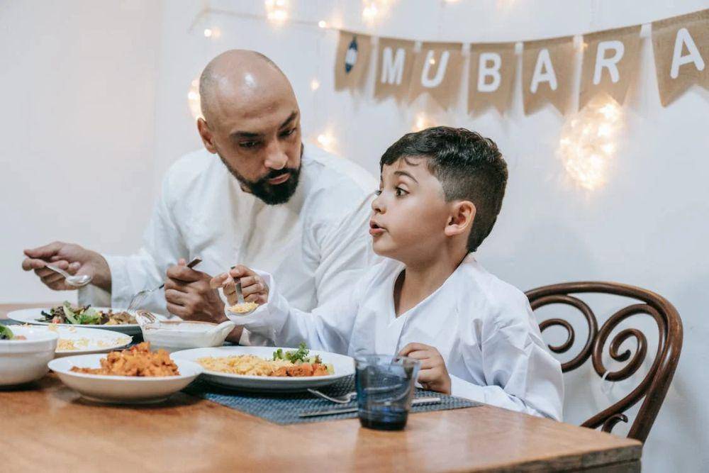 ilustrasi orang tua dan anak (pexels.com/Timur Weber)