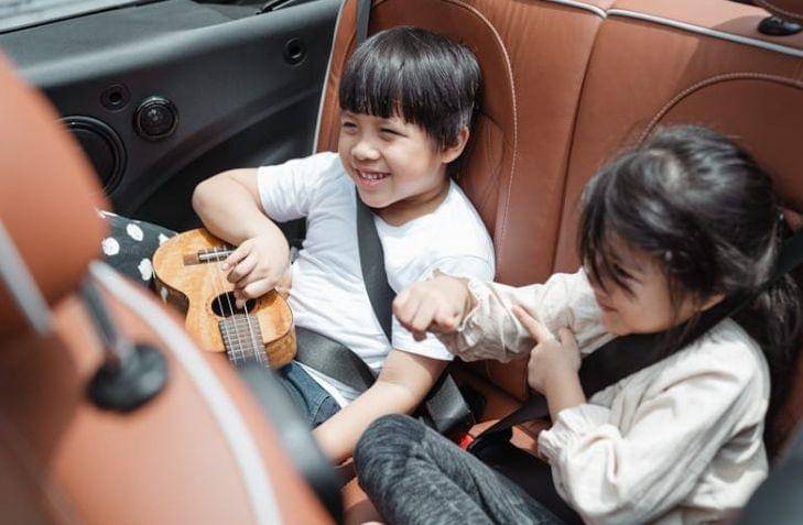 Ilustrasi anak kecil di dalam kendaraan (pexels.com/ Ketut Subiyanto)