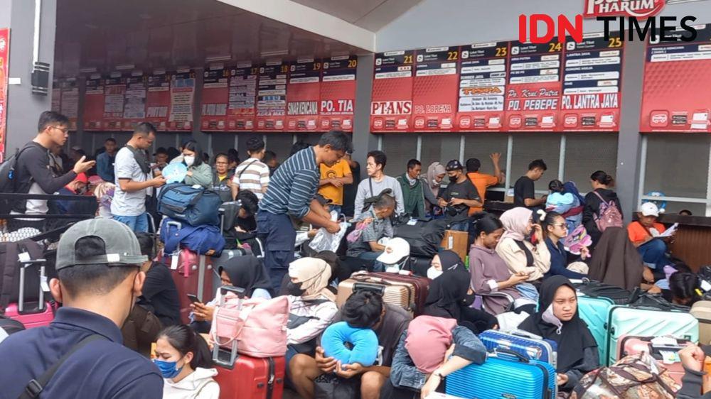 Tiket Pesawat Mahal, Pemudik Pilih Pakai Bus dari Terminal Kalideres