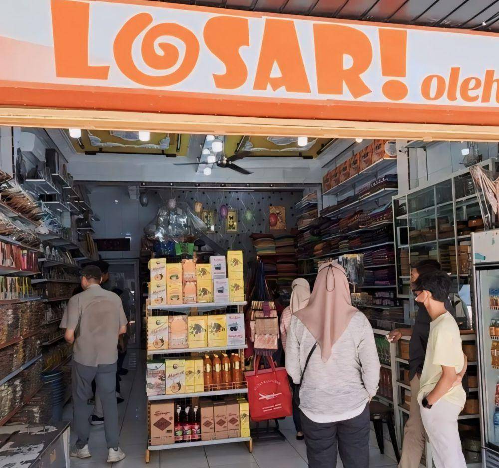 Losari Oleh-oleh (instagram.com/losarioleholeh_makassar)