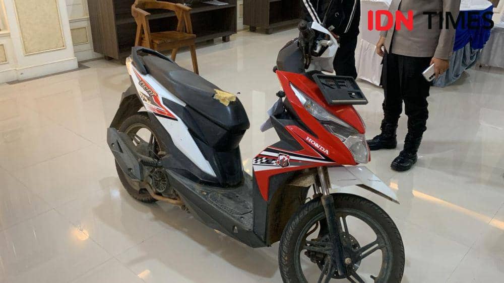 Barang bukti motor kasus tindak pidana curanmor dan transaksi jual beli mobil bodong. (IDN Times/Rohmah Mustaurida)