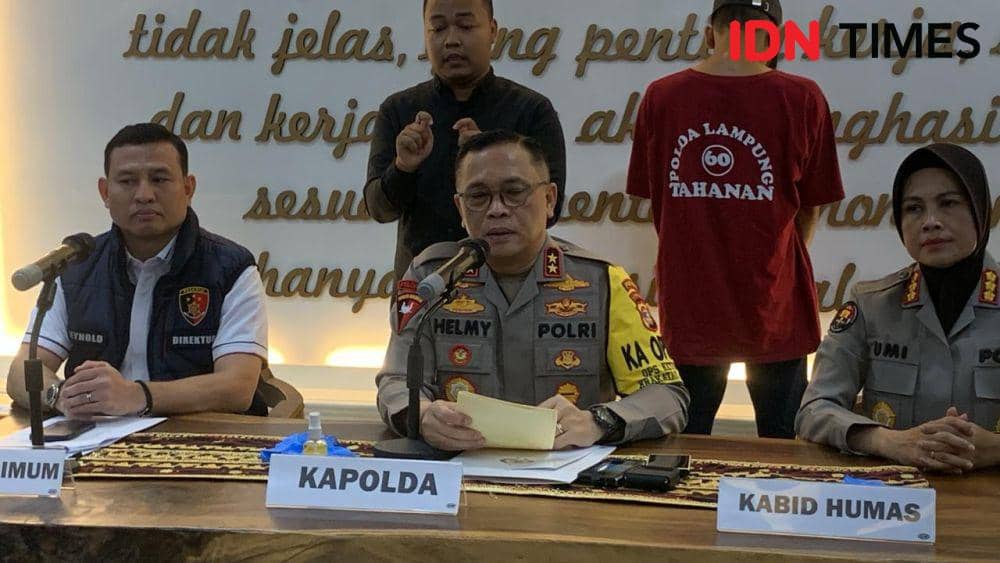 Kapolda Lampung, Irjen Pol Helmy Santika (tengah. (IDN Times/Rohmah Mustaurida)
