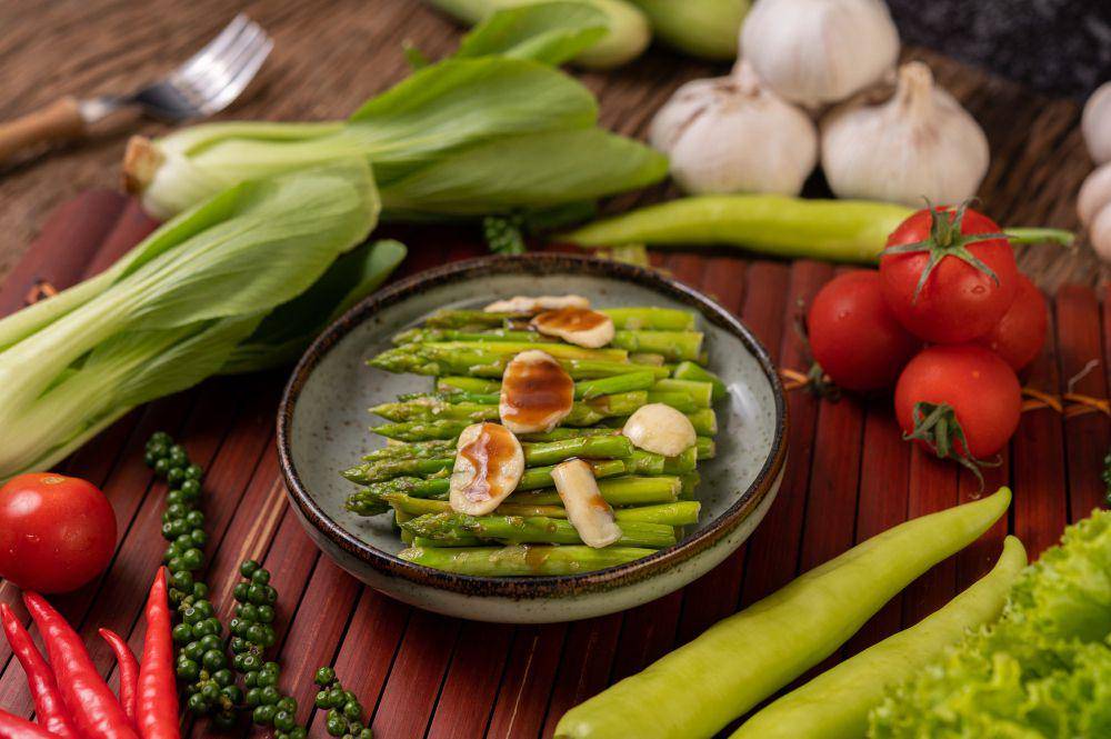 ilustrasi asparagus (freepik.com/jcomp)