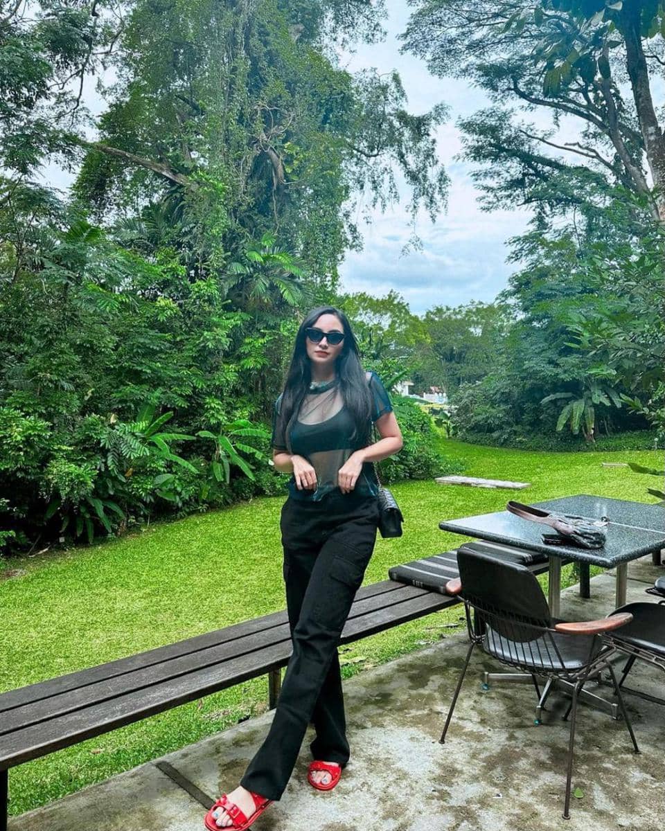 padu padan celana panjang ala Valerie Tifanka (instagram.com/valtifanka)