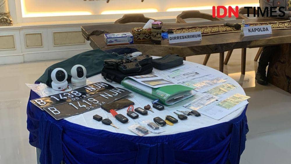 Barang bukti tindak pidana curanmor dan transaksi jual beli mobil bodong. (IDN Times/Rohmah Mustaurida)