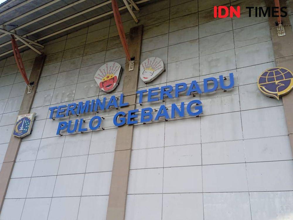 Suasana Terminal Pulo Gebang saat Mudik Lebaran 2024. (IDN Times/Sandy Firdaus)